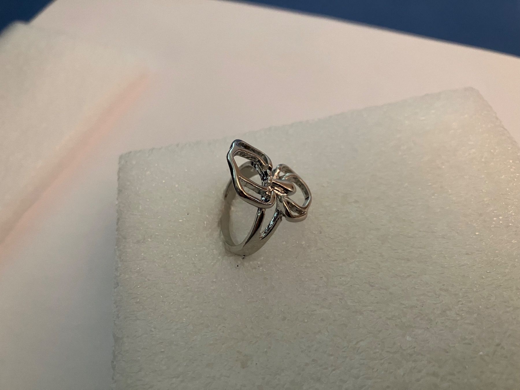 Anelli: Modeschmuck, silberfarbener, schöner Spinnenring, 1.5x2cm, N – Nuovo (secondo la descrizione) da Affoltern am Albis venduto da Dlotti 2