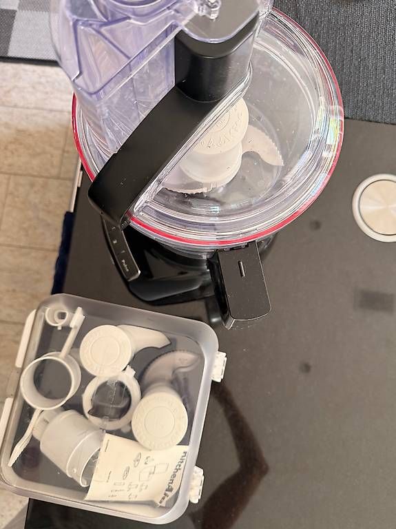 Elettrodomestici da cucina: Kitchenaid Food processor mit Zubehörteilen Model 5KFP 1335 – Usato da Bäch SZ venduto da rmm01