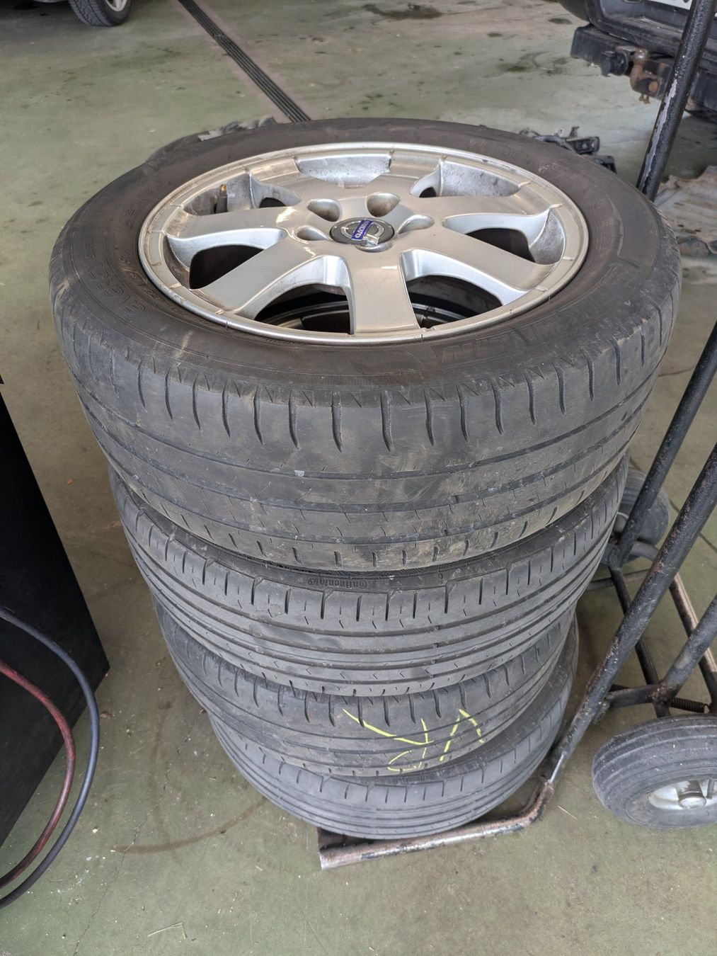 Volvo Pneumatici & Ruote complete: Kompletträder Volvo V50/S40 – Usato da Frutigen venduto da por_jvz2