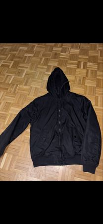 Schwarze Kapuzenjacke Grösse M 