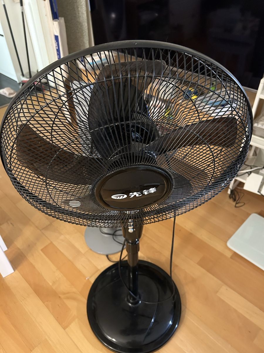 Ventilatoren: Standing fan with adapter – Gebraucht aus Zürich von arr_vq5w