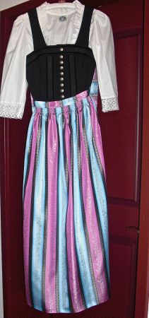 Dirndl von Sedlmeier & 3 Blusen & 3 Schürzen
