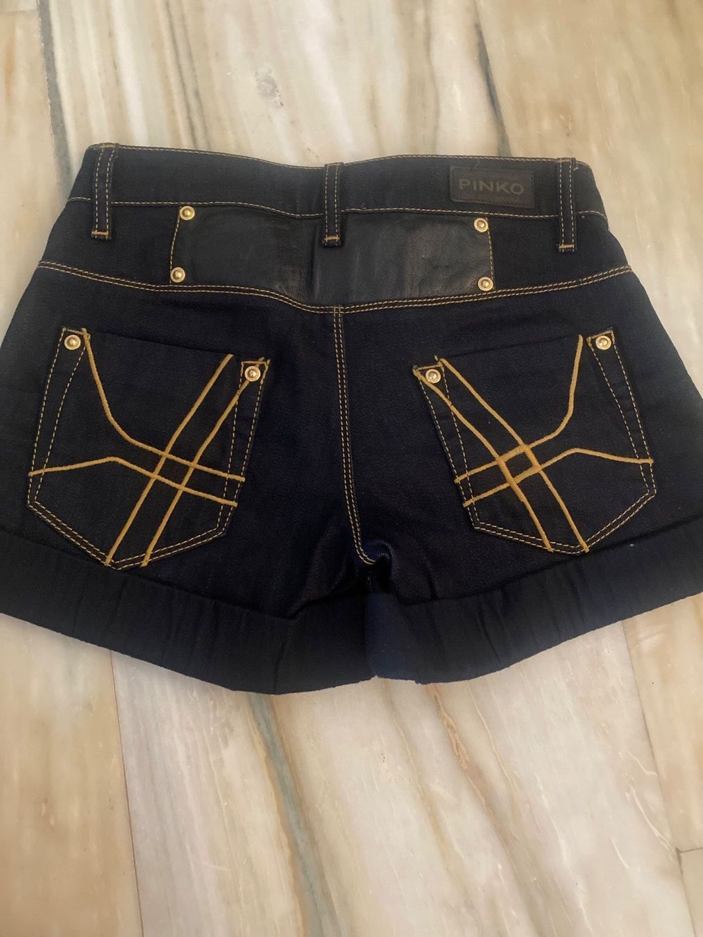 Pinko Pantaloni: Pinko shorts – Usato da Zürich venduto da lcl_r88r 1