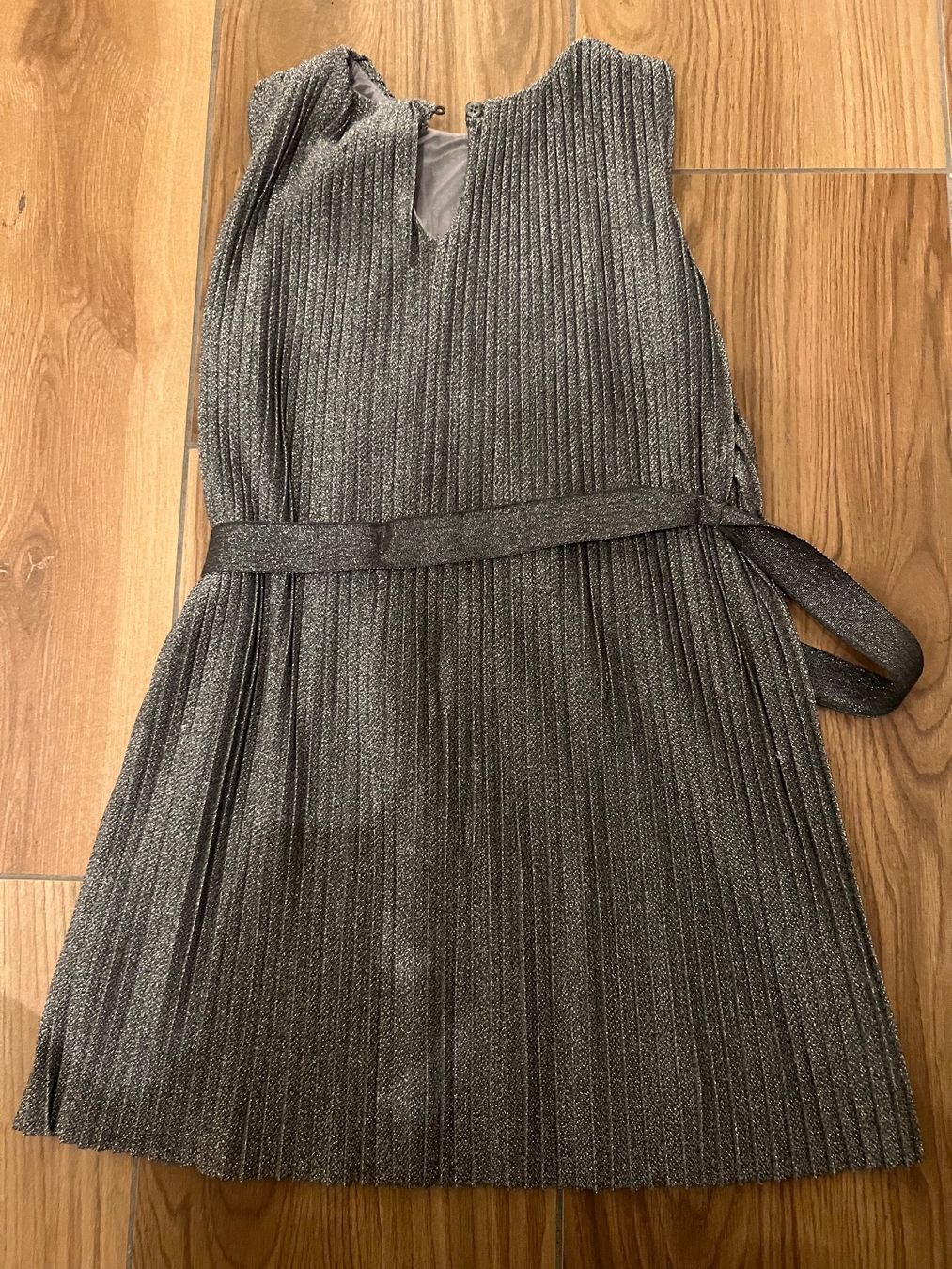 Costumi: Benneton Mädchen kleid Gr 120 – Usato da Hinwil venduto da jua_t8vd 1