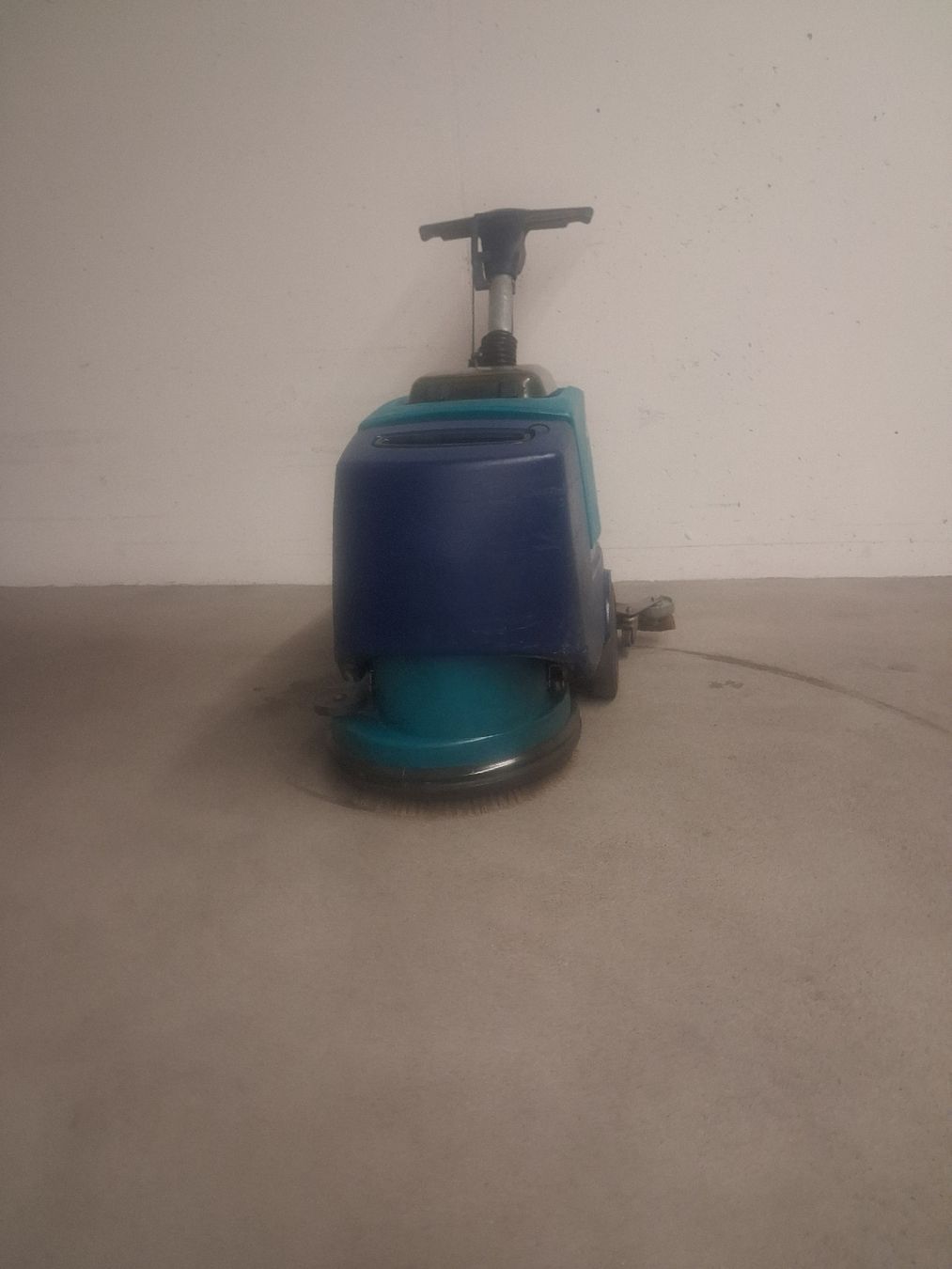 Wetrok Tutte le macchine: scheuersaugmaschine  wetrok  scrubo  E 230-240 v – Usato da Wohlen AG venduto da ang_xy8w 1