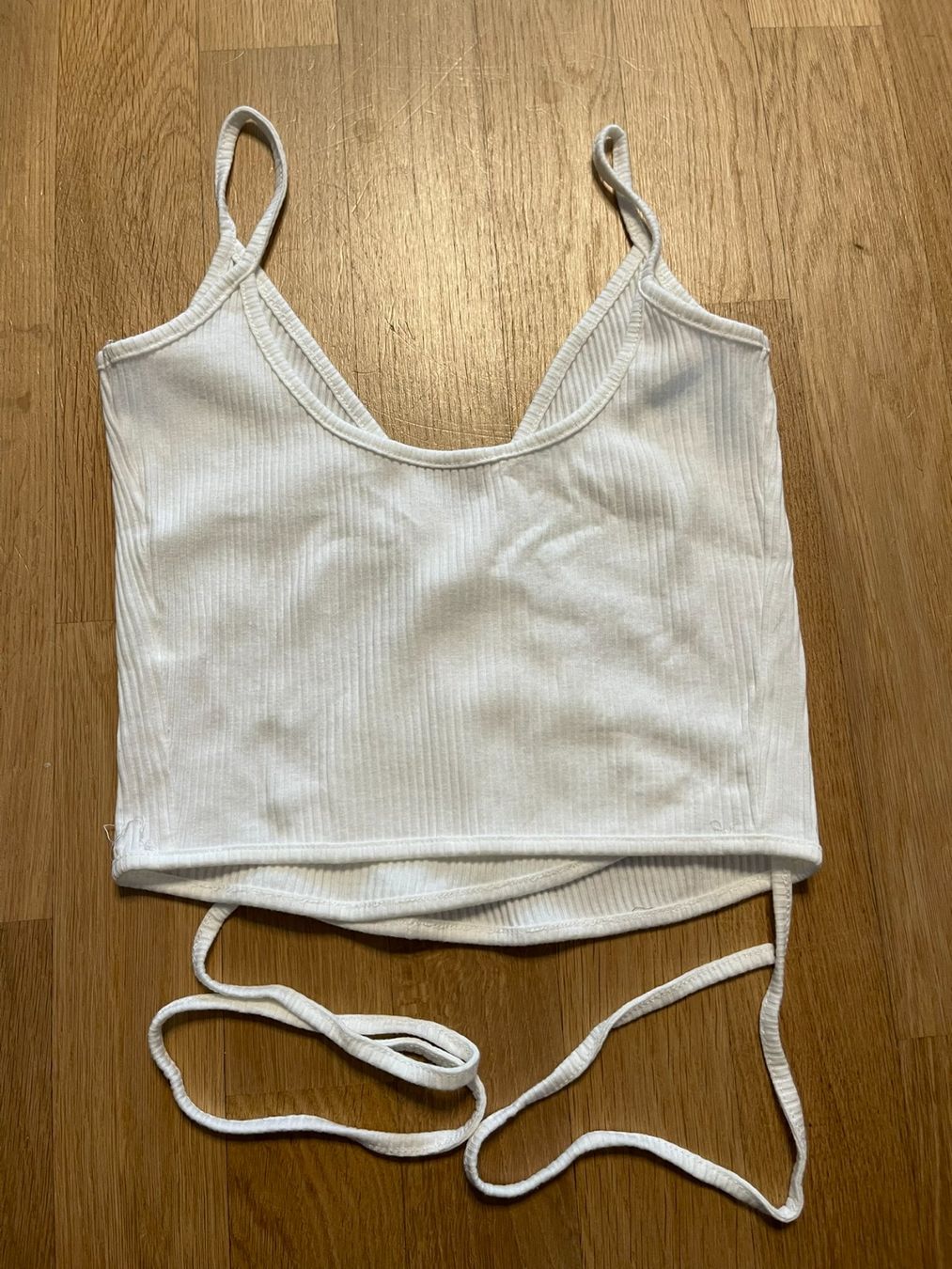 Top: Weisses Wickel Crop Top mit Bänder, Grösse S – Usato da Rheineck venduto da FGeissler 1