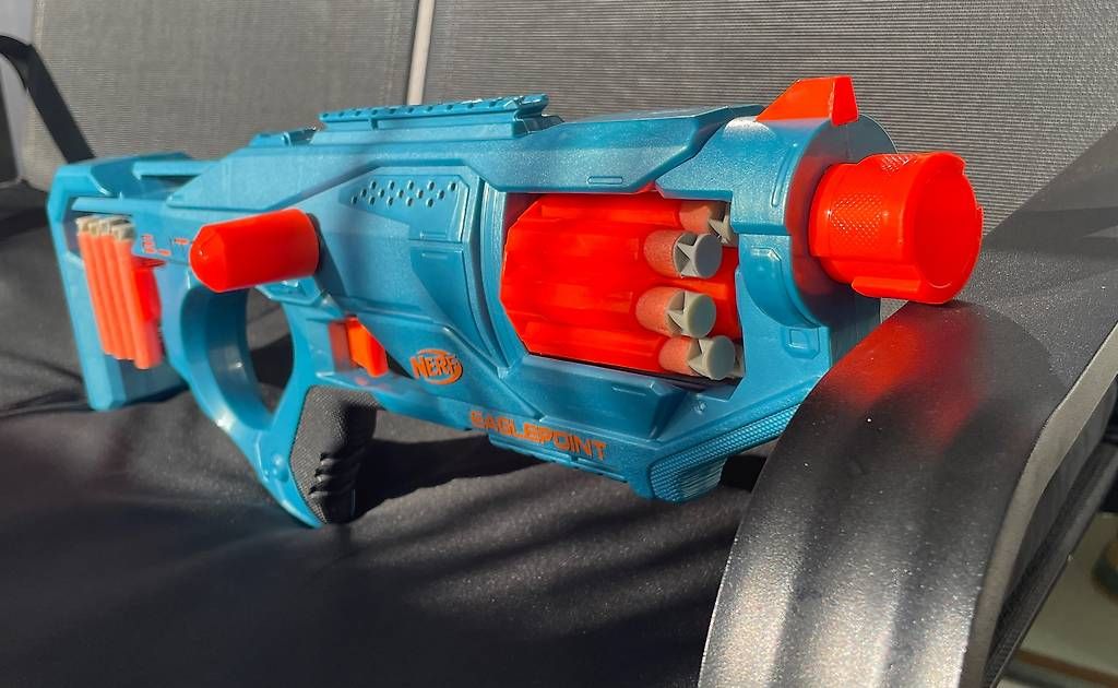 Nerf Giocattoli: Nerf Blaster Elite 2.0 Eaglepoint mit 16 Pfeilen – Usato da Zürich venduto da Chratzomat