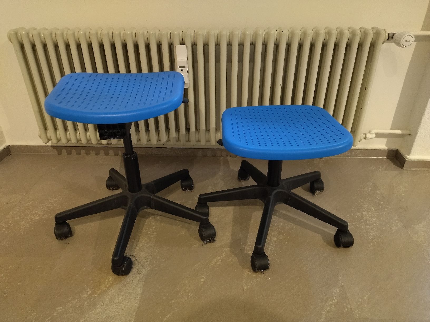 Ikea Sedie: 2x Ikea Kinderstuhl oder Bürostuhl – Usato da Magden venduto da Fimo29 2