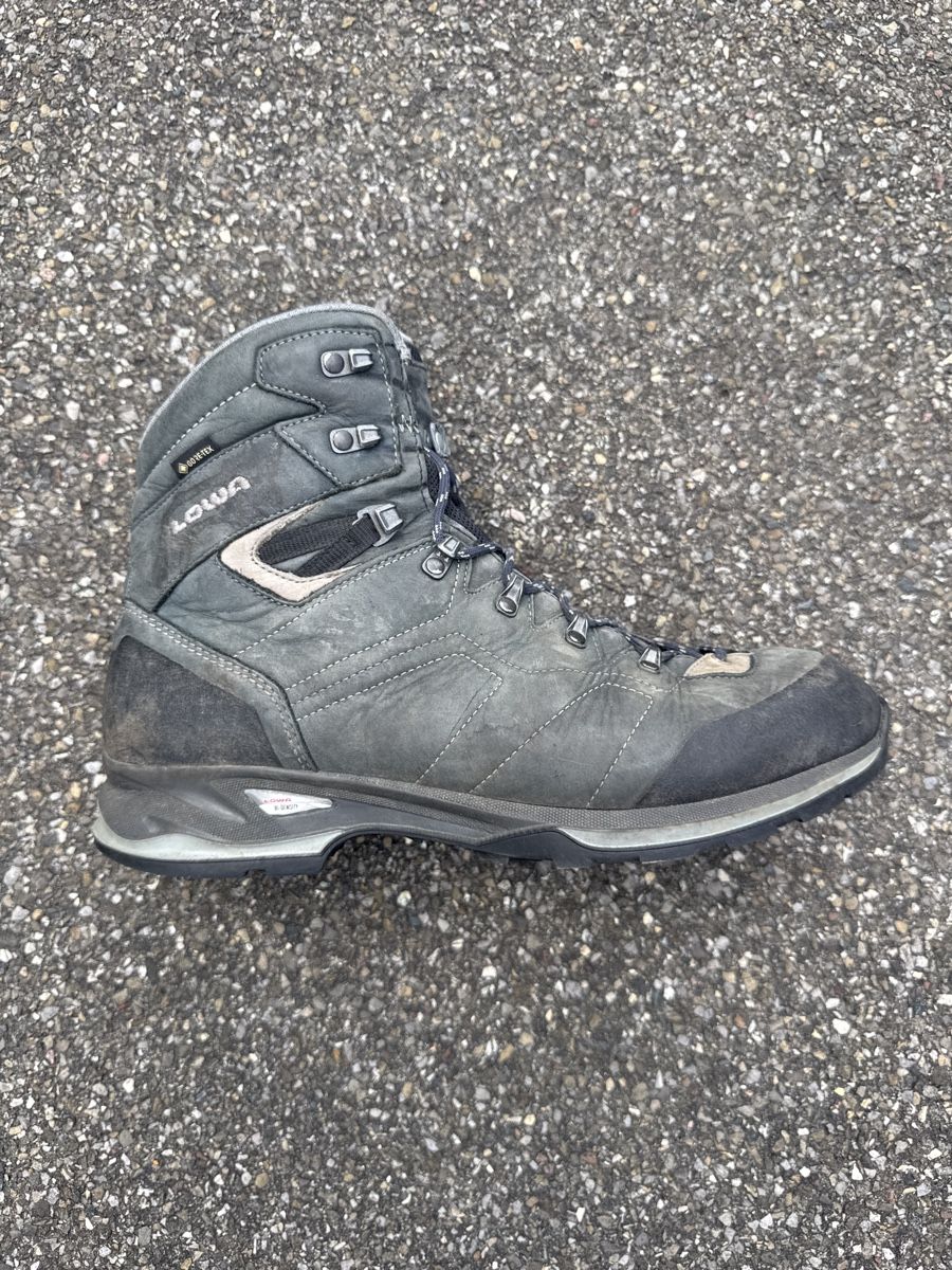 Lowa Scarpe da uomo: LOWA Trekkingschuhe Dunkelblau – Usato da Niederuzwil venduto da trust1963 1