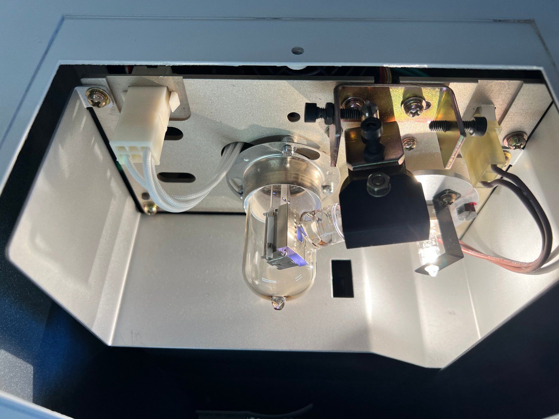 Accessori da laboratorio: Hitachi U-2810 Spektrophotometer mit 5 Cell Changer – Usato da Niederdorf venduto da LeptonAG_Labor 4