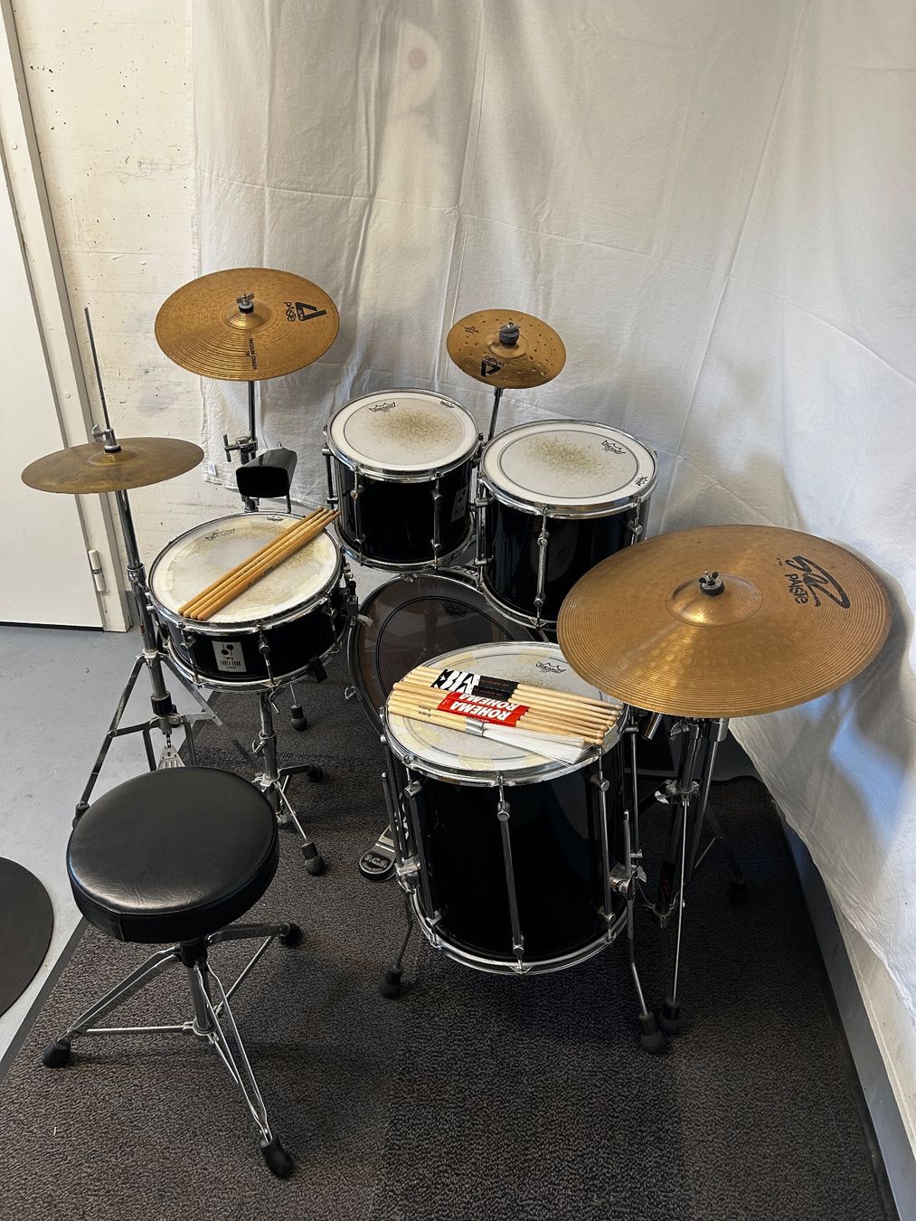 Sonor Strumenti musicali: SONOR FORCE 2000 Schlagzeug + 7 Sticks + Cowbell + Dämpfpads – Usato da Kriens venduto da yan_hrr6 1