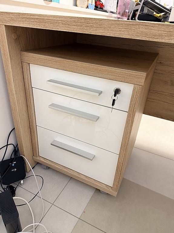 Scrivanie: Massiver Bürotisch mit Korpus – Usato da Neuenhof venduto da sgi92 4