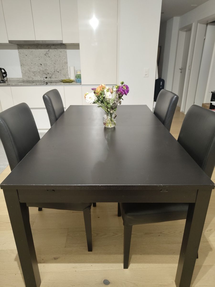Ikea Tables: Schwarzer Tisch inkl. 6 Lederstühlen – D'occasion à Pfäffikon ZH par muellerns 1