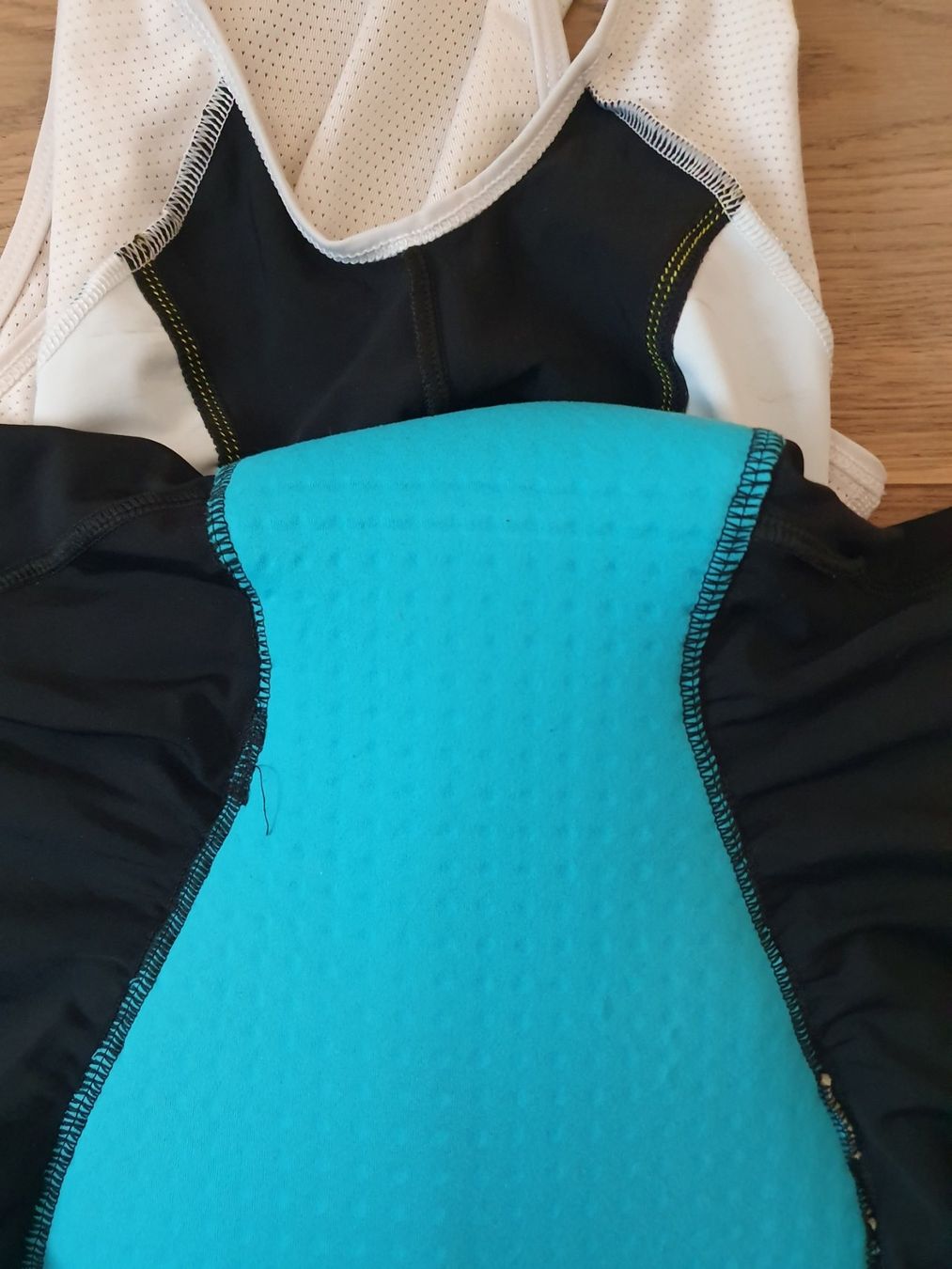 Northwave Maillots de corps & Pantalons: NORTHWAVE - Tenue de course - Medium – D'occasion à Riddes par LuXuriousExcess 8