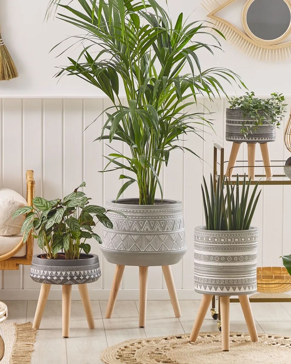 Pots de fleurs: Blumentopf mit Beinen MALAKI 44 cm Hellgrau - Beliani – Neuf avec emballage d'origine à Liestal par Seven92 8