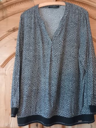 Via Appia Bluse, V-Ausschnitt, Gr. 46, neuwertig