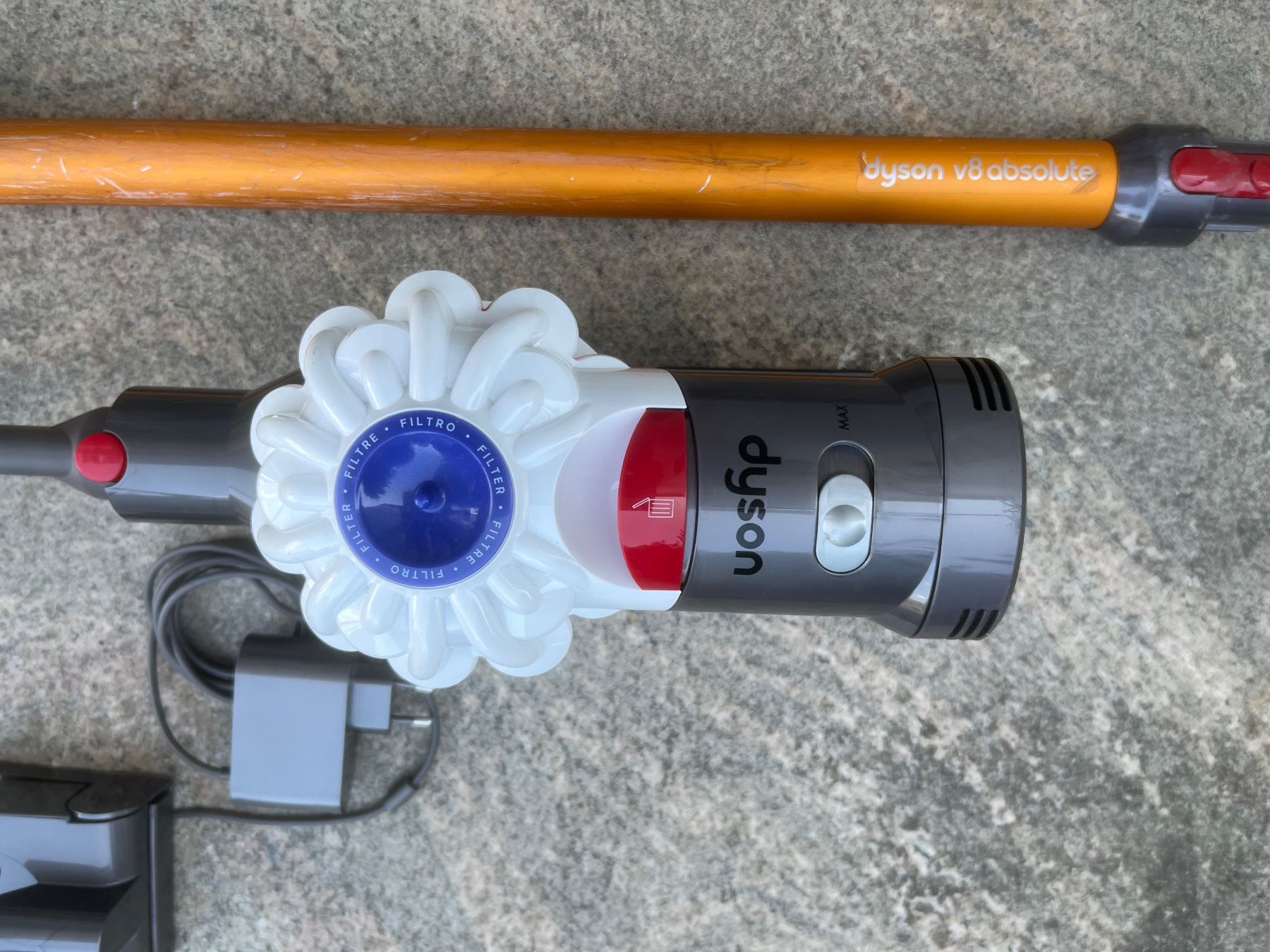 Dyson Staubsauger & Zubehör: Dyson V8 Staubsauger – Gebraucht aus Magden von Hornet2 3