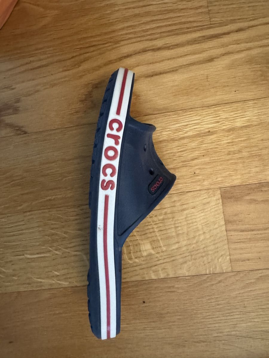 Crocs Scarpe da uomo: Crocs Herren Badelatschen, dunkelblau, Gr. 42/43 – Usato da Witterswil venduto da salunisa 2