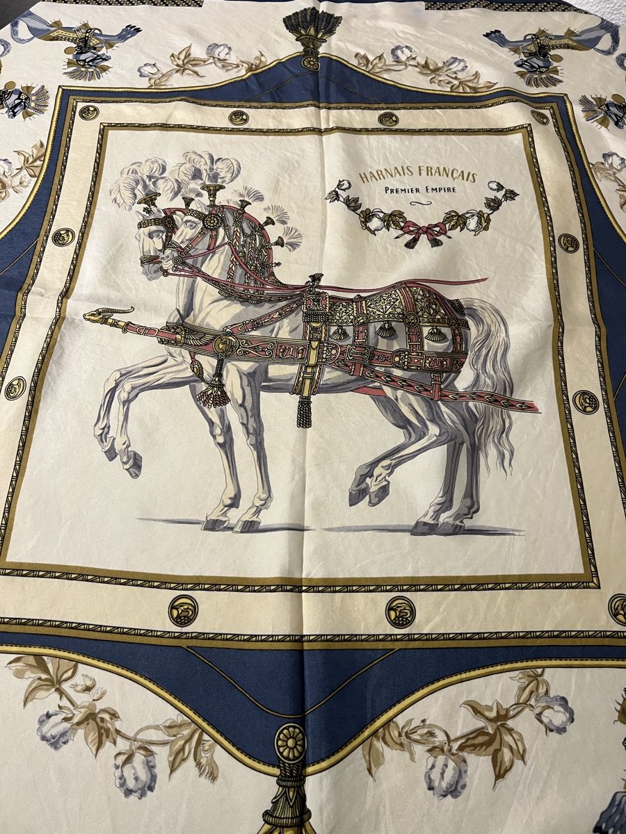 Hermès Foulards & écharpes: Carré Hermès vintage – D'occasion à St-Pierre-Clages par ste_xk6p 2