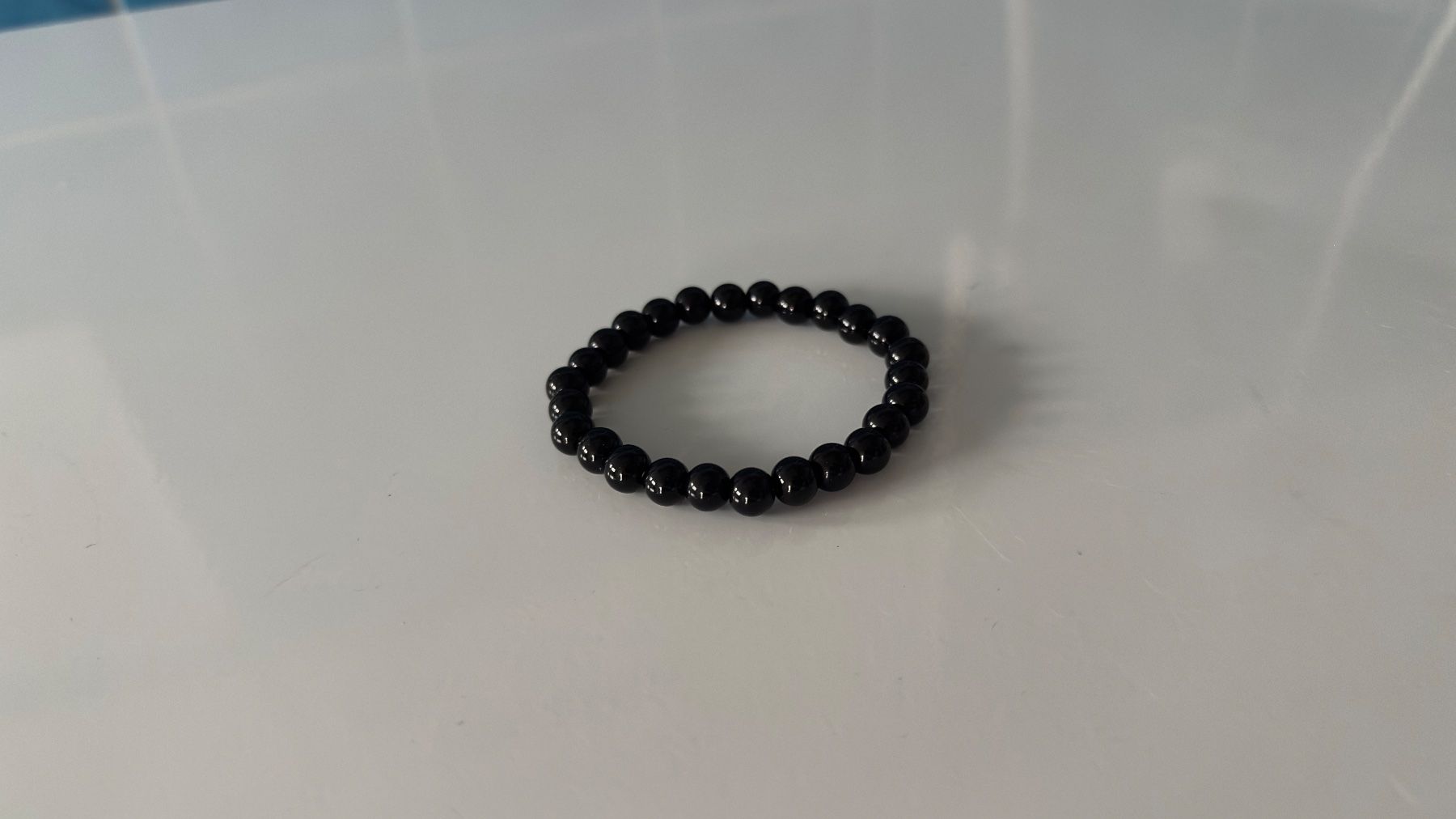 Bracciali & Braccialetti: Schwarzes Kugeli Armband, neuwertig, modisches Accessoire – Nuovo (secondo la descrizione) da Schindellegi venduto da SimplyBuy-CH