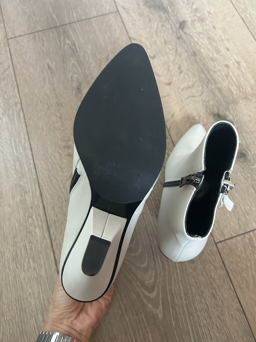 Chaussures femmes: Bottines blanches à talons originaux, pointure 38. – Neuf (Voir description) à Oulens-Echallens par Puppa73 3
