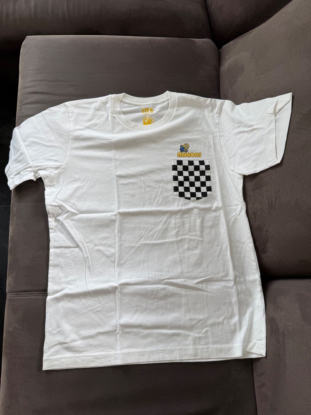 Uniqlo T-shirt: UNIQLO MINIONS "CHECKERBOARD POCKET" WHITE TEE MEDIUM – Usato da Stadel venduto da silentjelly