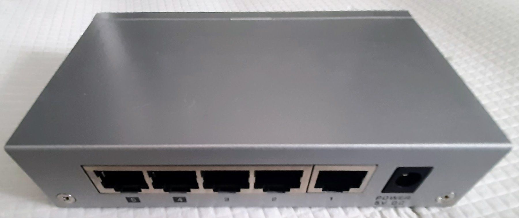 Zyxel Hub & Switch: ZyXEL ES-105A 5-fach-Switch – Usato da Zürich venduto da Zurich 2
