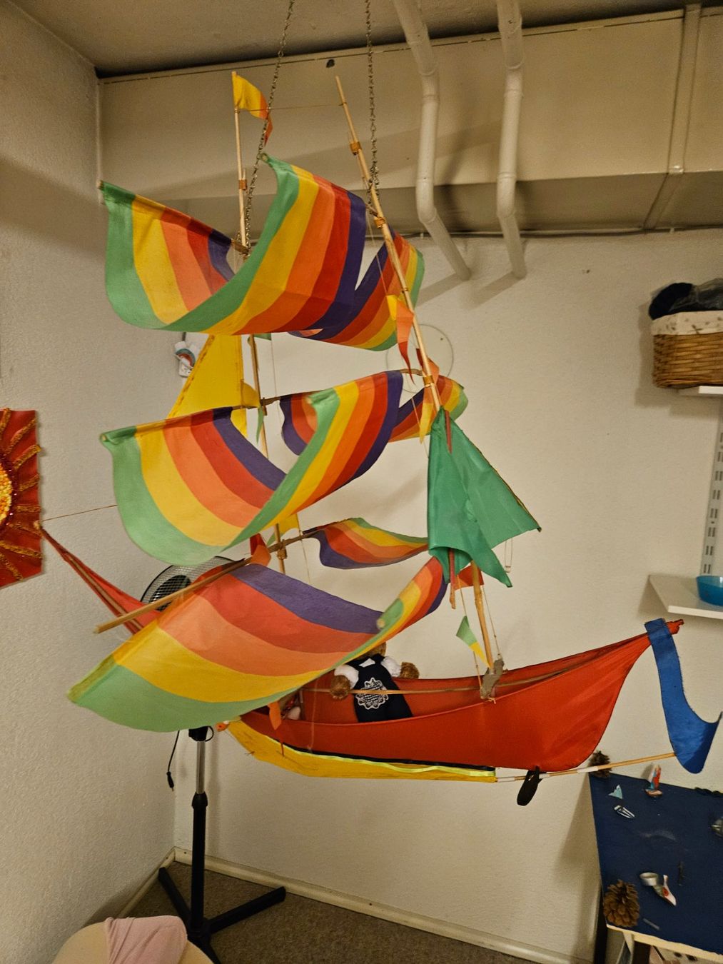 Tutte le decorazioni: Handgemachtes Kinderzimmer Mobile Schiff mit Stofftieren – Usato da Reinach BL venduto da zimbu2004 1