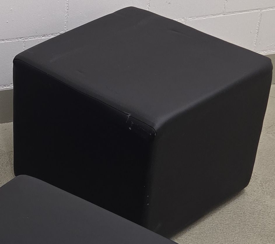 Tabourets: 3 x Hocker schwarz – D'occasion à Glattpark(Opfikon) par mammut66