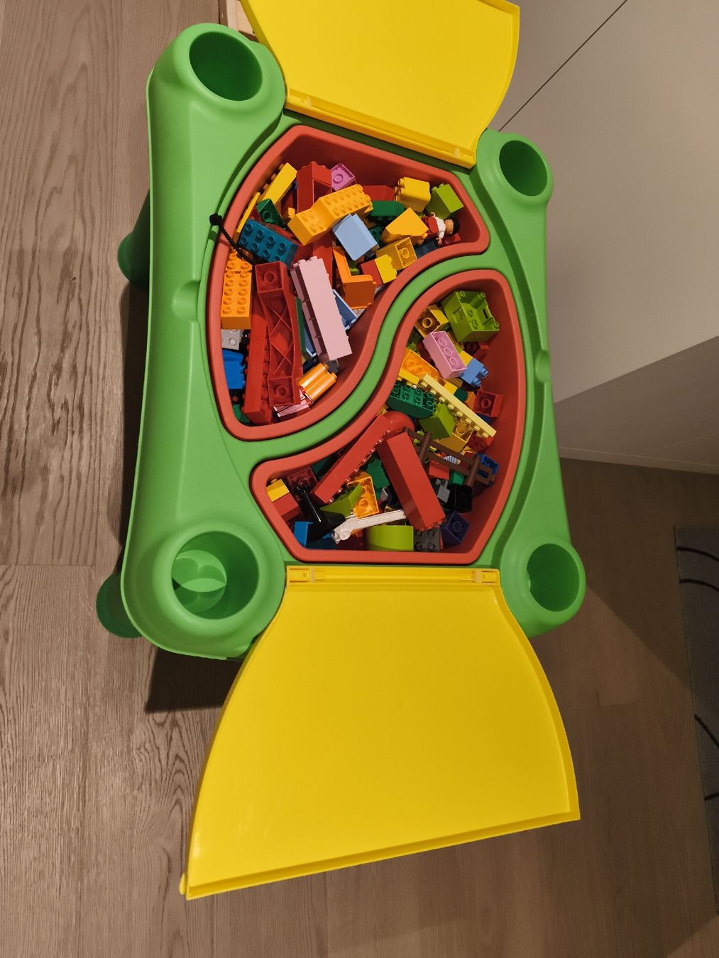 Giochi: Kinder Spieltisch mit Bausteinen – Usato da Ebmatingen venduto da Julia_U 1