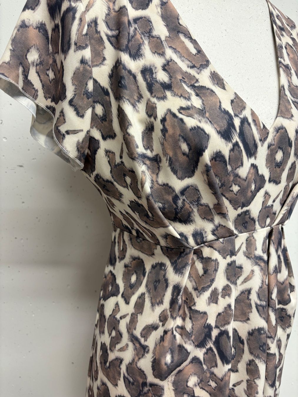 Kleider: FFC Kleid im Leo-Look Gr. 36 grau kurzarm – Gebraucht aus Regensdorf von secondchancefashion 1