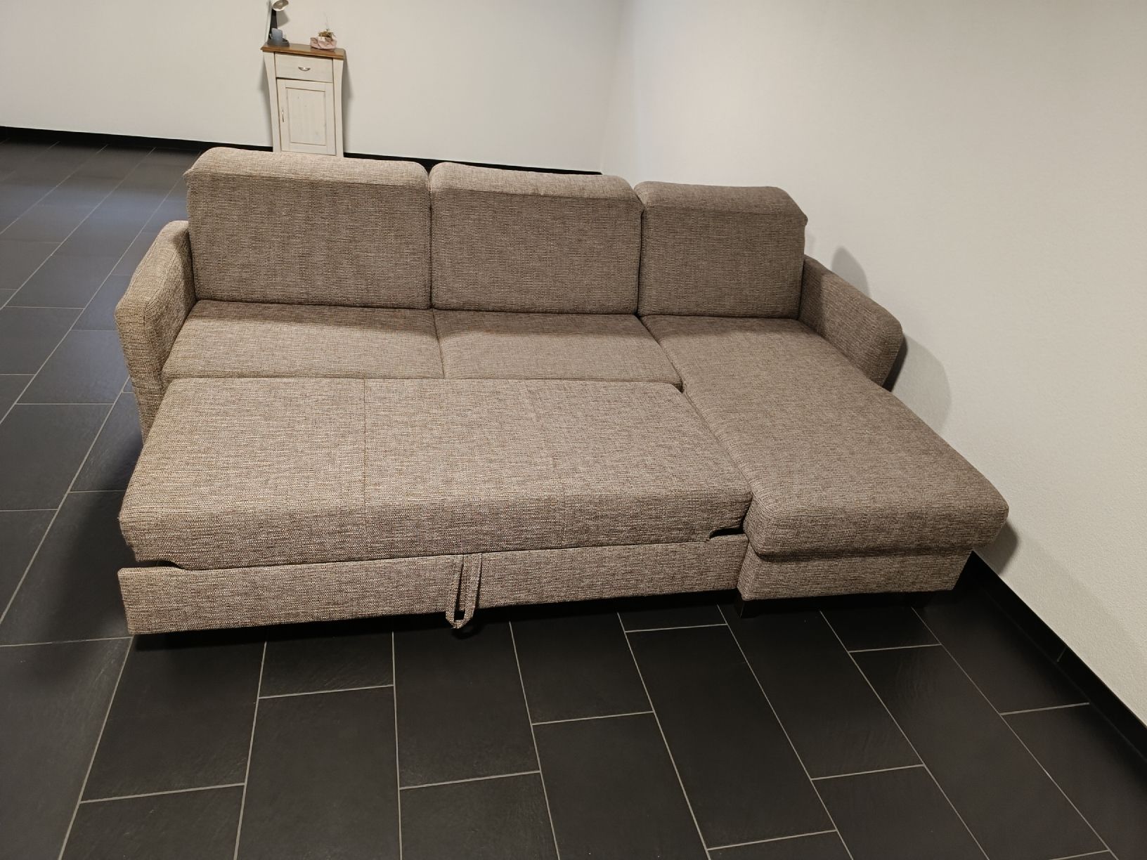 Divani: Tolles Ecksofa Stoff braun mit Bettfunktion und Stauraum. – Usato da Wäldi venduto da cat_zs5r 2