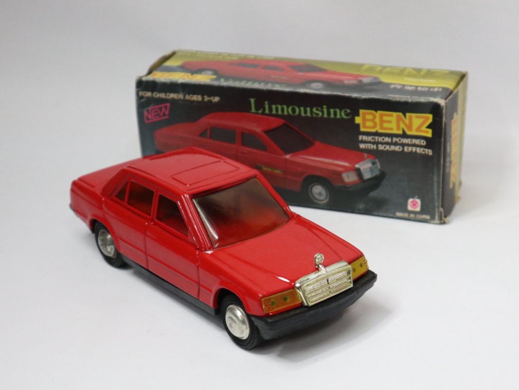 Spielzeuge: Blechauto Mercedes 190 Schwungrad – Neu (gemäss Beschreibung) aus Eschenbach SG von Astalavista