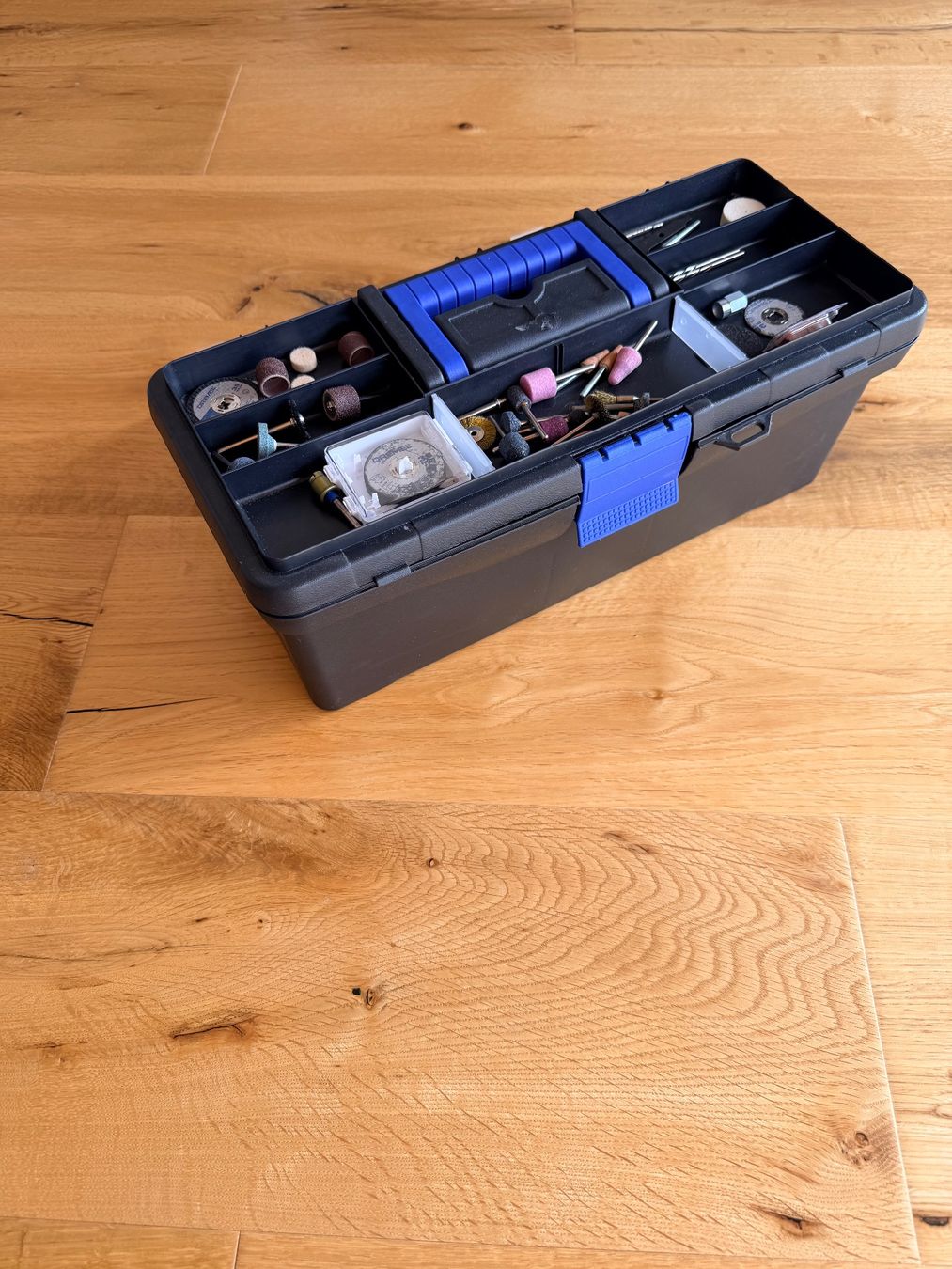 Dremel Tutti gli attrezzi: Dremel 3000 Multifunktionswerkzeug mit Zubehör – Usato da Mühledorf SO venduto da Introweb 1