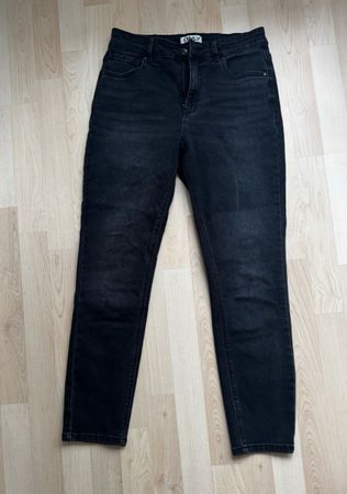 Only Jeans schwarz Grösse 28/27 guter Zustand gebraucht