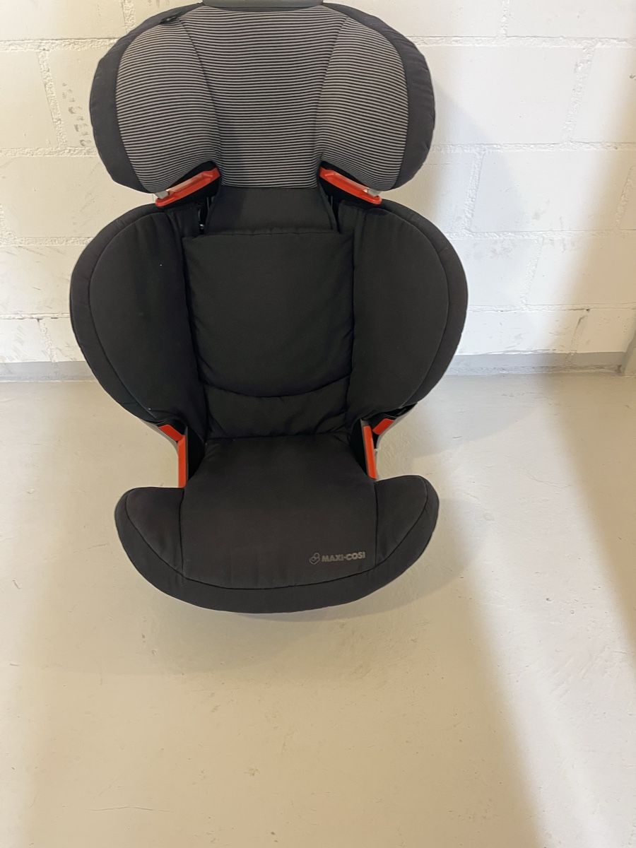 Maxi-Cosi Sièges auto: Maxi-Cosi Kindersitz – D'occasion à Bonstetten par nasilu55 1