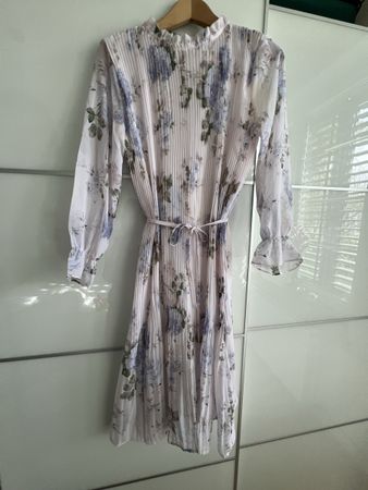 Floral Pleated Midi Dress - Elegant Spring Style!💐🌸🌼