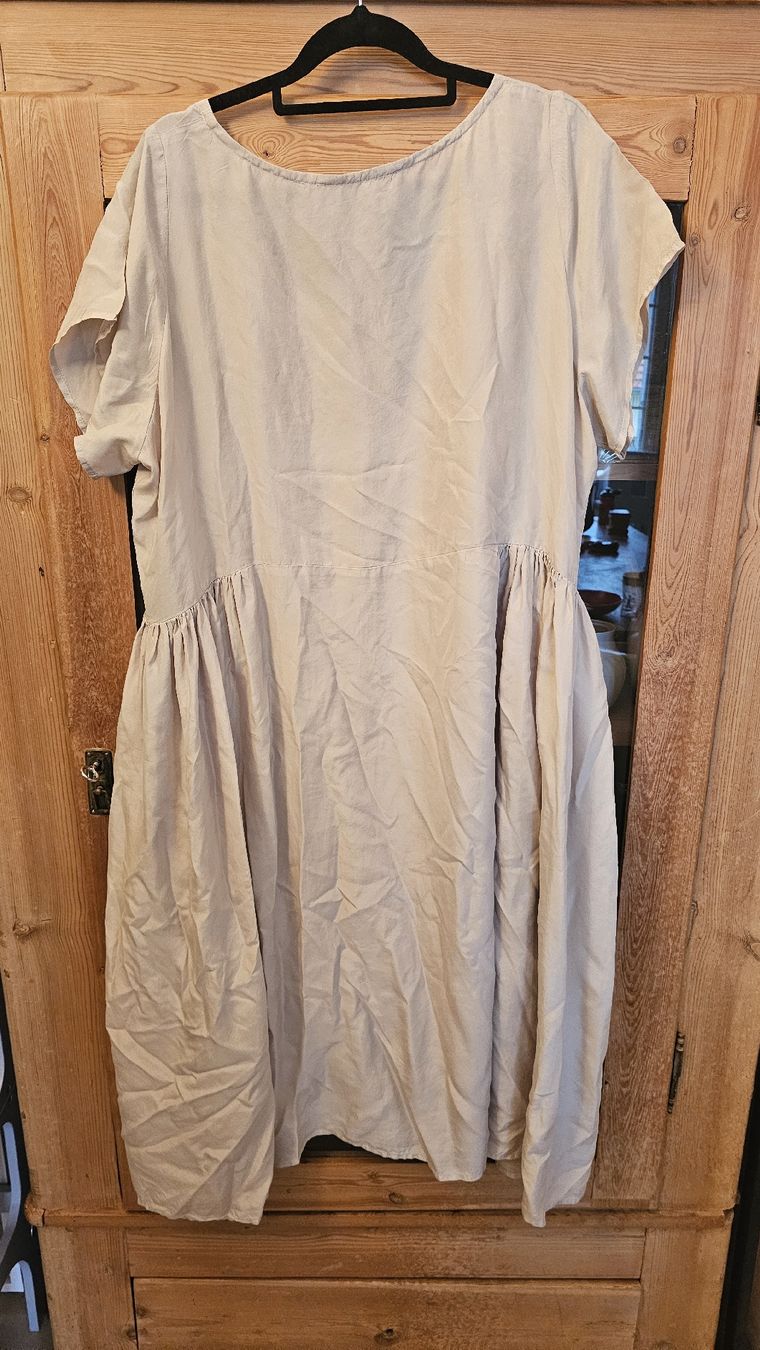 Vestiti: Robe Privatsachen en soie beige, taille 2 – Usato da Etoy venduto da az2011 3