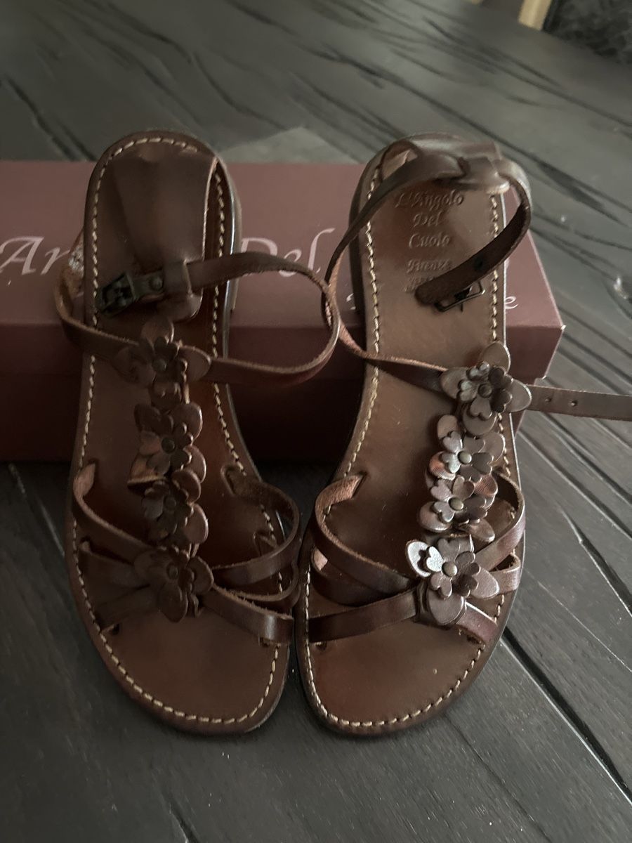Scarpe da donna: Neuwertig, Sandalen Größe 37 mit Blümchen – Nuovo (secondo la descrizione) da Kreuzlingen venduto da boston010 5