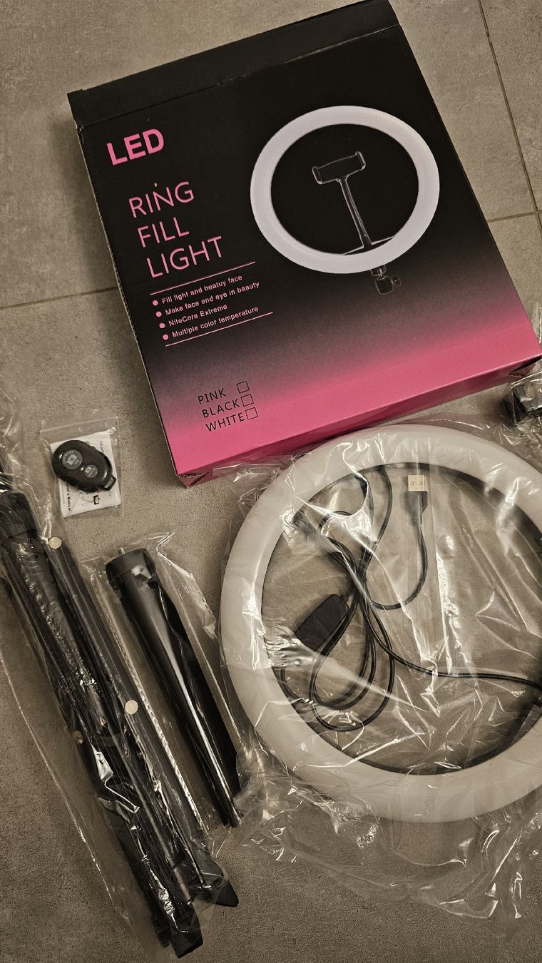 Lampade: LED Ringlicht mit Stativ und Fernbedienung – Nuovo e nell'imballaggio originale da Elsau venduto da shoppa 1