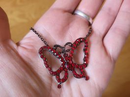 Schmetterlingskette mit roten Brillanten - collier papillon