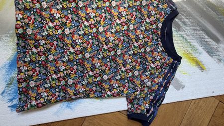 Adidas T-Shirt, Blumenmuster Grösse M, neu, nie getragen