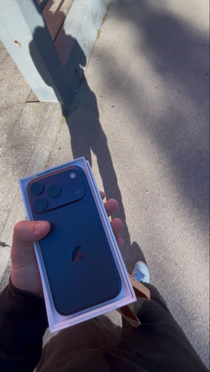 Apple Telefoni cellulari / Smartphones: iphone 17 pro 512 gb blue  – Usato da S. Antonino venduto da g.vendite
