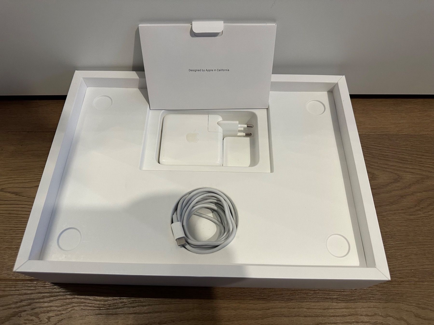 Apple Notebooks: Macbook Pro 13‘‘ 2020 DEFEKT – Defekt aus Männedorf von  1