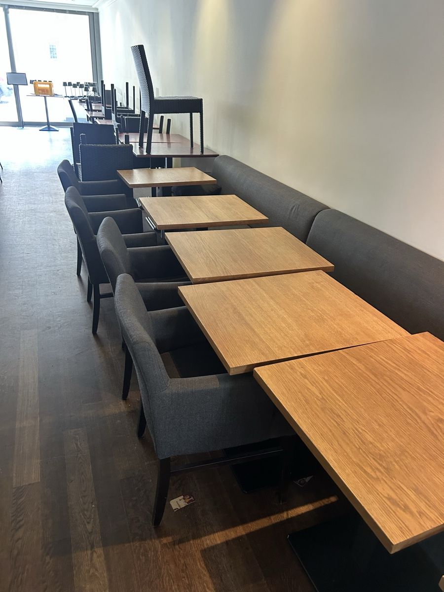 Chaises: Kompl Inventar Restaurant – D'occasion à Stans par Benzen