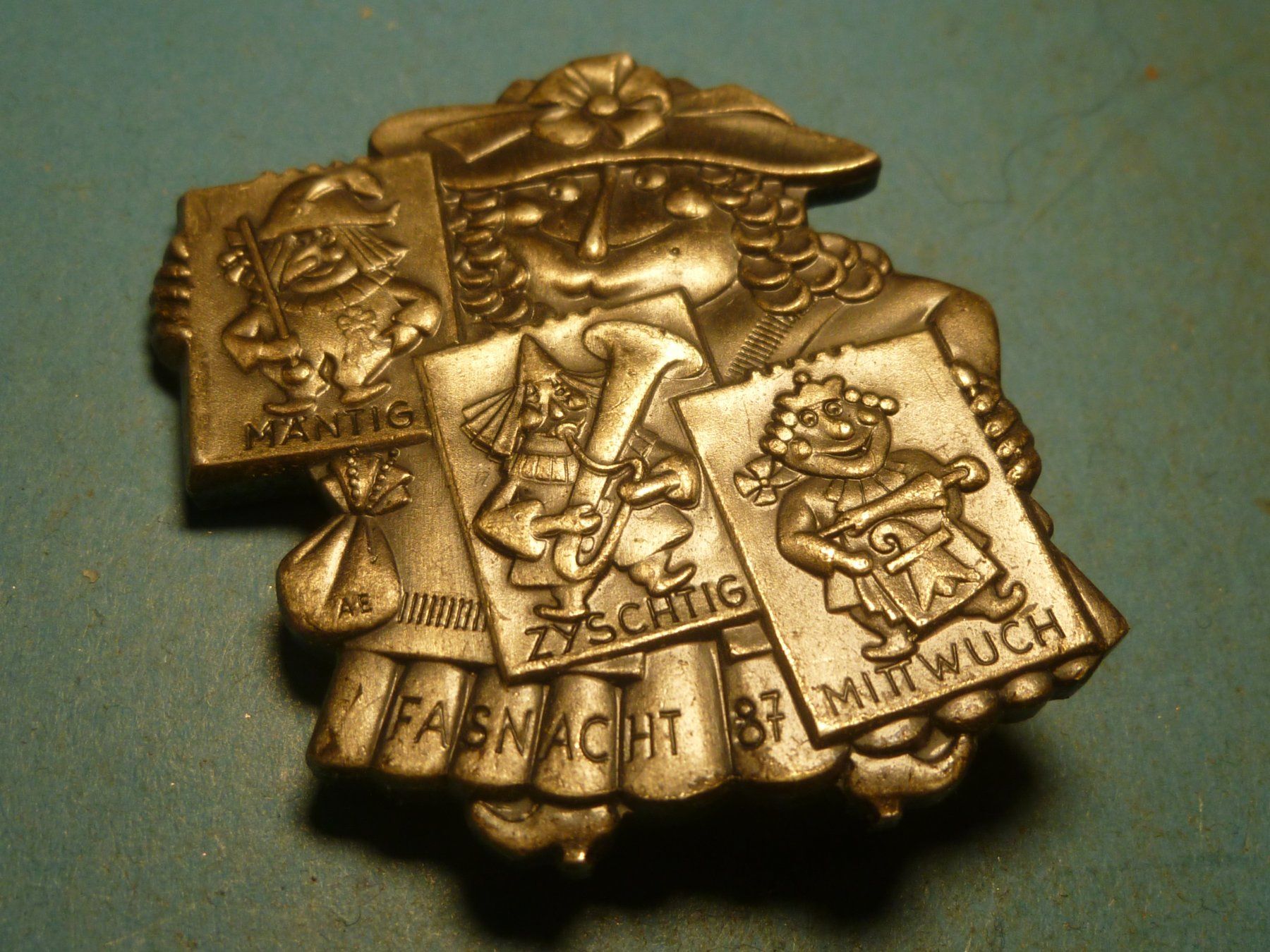 Plaketten & Abzeichen: BASEL 1987 SILBER – Gebraucht aus Ried (Muotathal) von Mandarin02