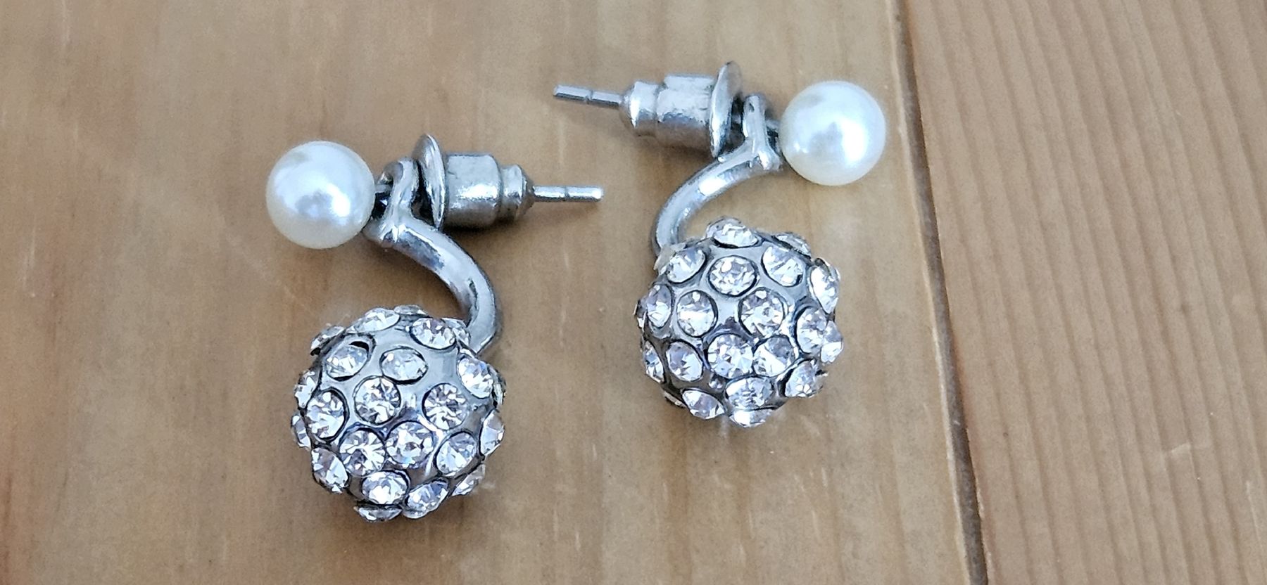 Orecchini pendenti & Orecchini a lobo: Silver Tone Pearl & Rhinestone Ball Double Stud Earrings – Usato da Flums venduto da F.Mas