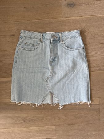 Sommerlicher Jeansrock Gr. 34, hellblau, Fransen