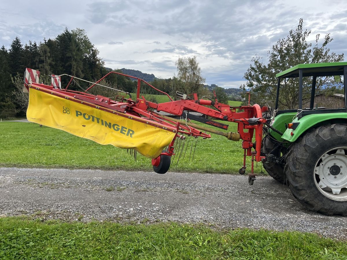 Pöttinger Raccolta foraggio grezzo: Kreiselschwader /Seitenschwader – Usato da Dürnten venduto da  4