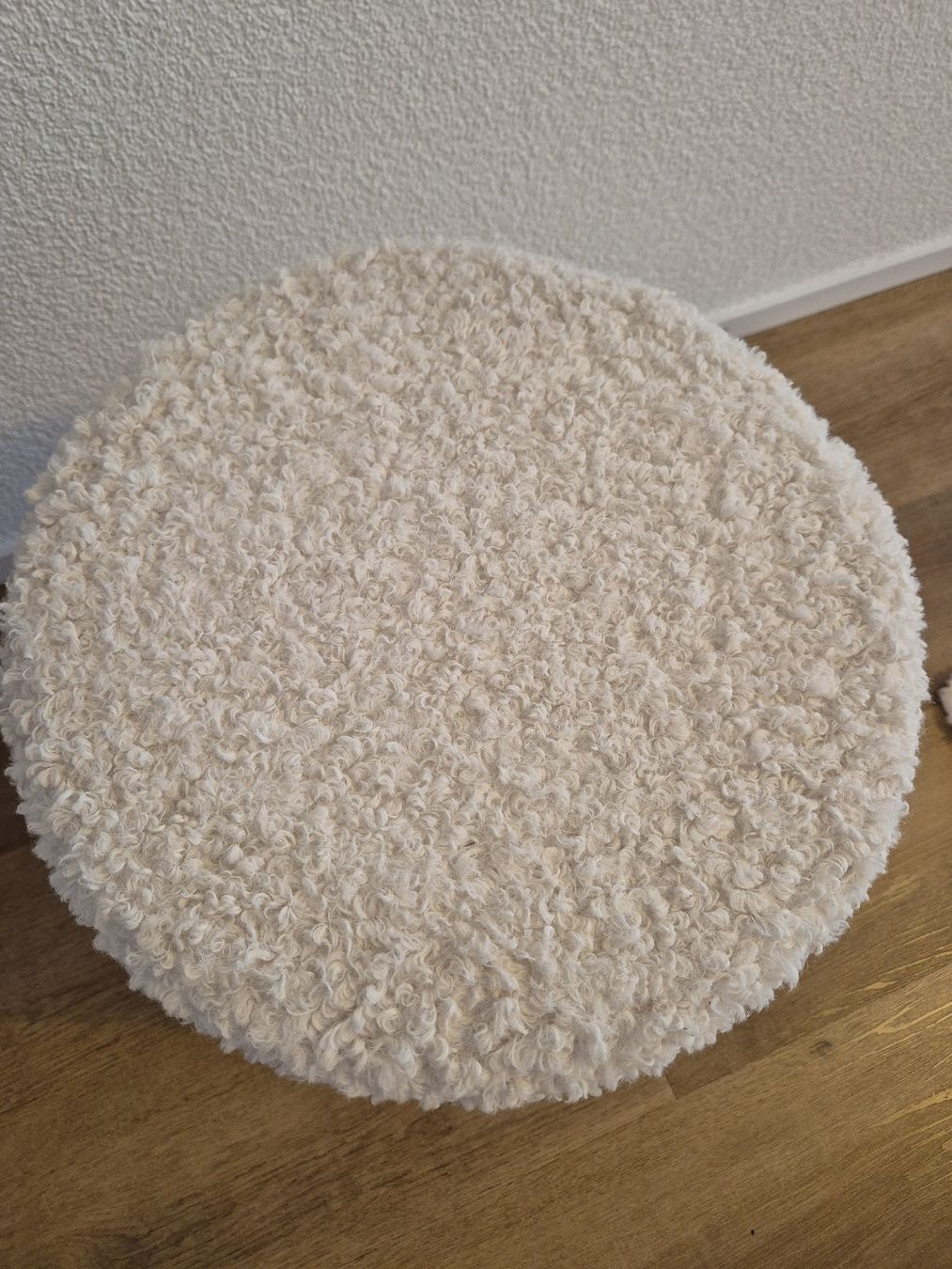 Tabourets: Hocker Teddy Bouclé Stoff – D'occasion à Niederhelfenschwil par usa001 1